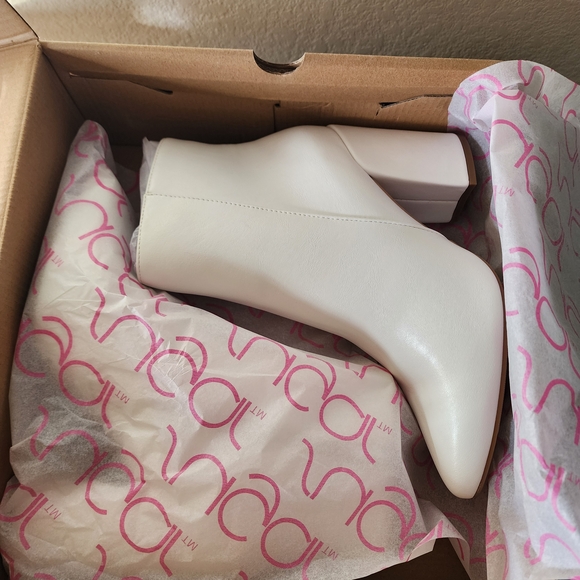 Sugar White Ankle Heeled Boots Size 8M - Picture 5 of 15